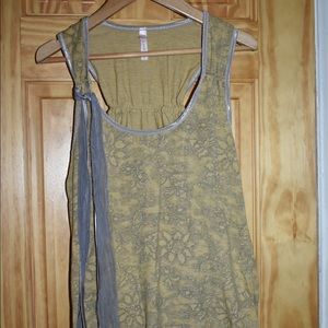 Sparkle and Fade lovely gold top size small